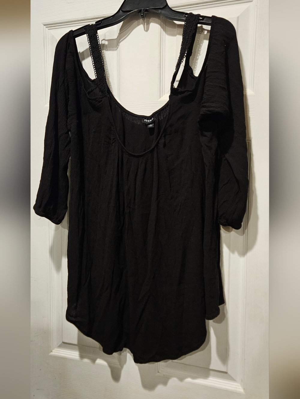 TORRID COLD SHOULDER TOP